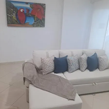 Fabulous 2bd Apt With Sea Views *