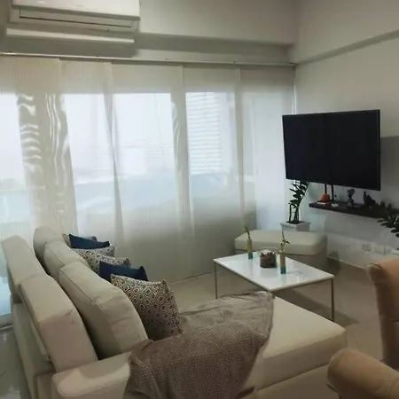 Fabulous 2bd Apt With Sea Views